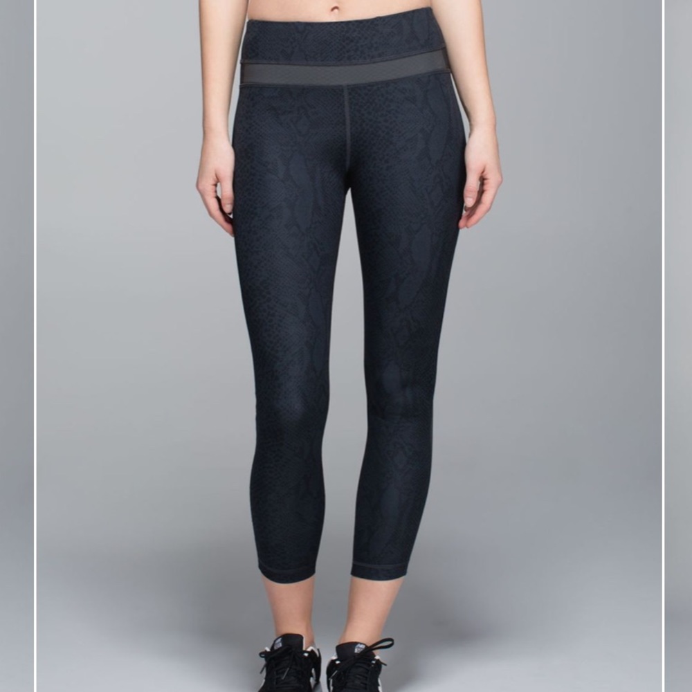 Lululemon *reflective* Light Speed Tight